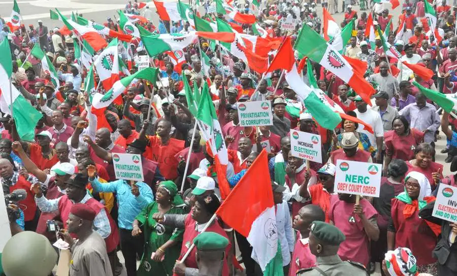 Nigeria : Bola Tinubu tente d’éviter la grève « illimitée »